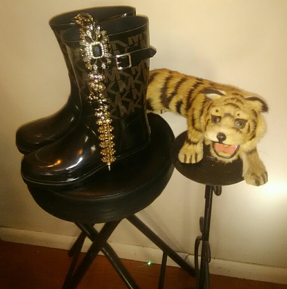 Michael Kors Women's Rain Boots - Picture 7 of 8